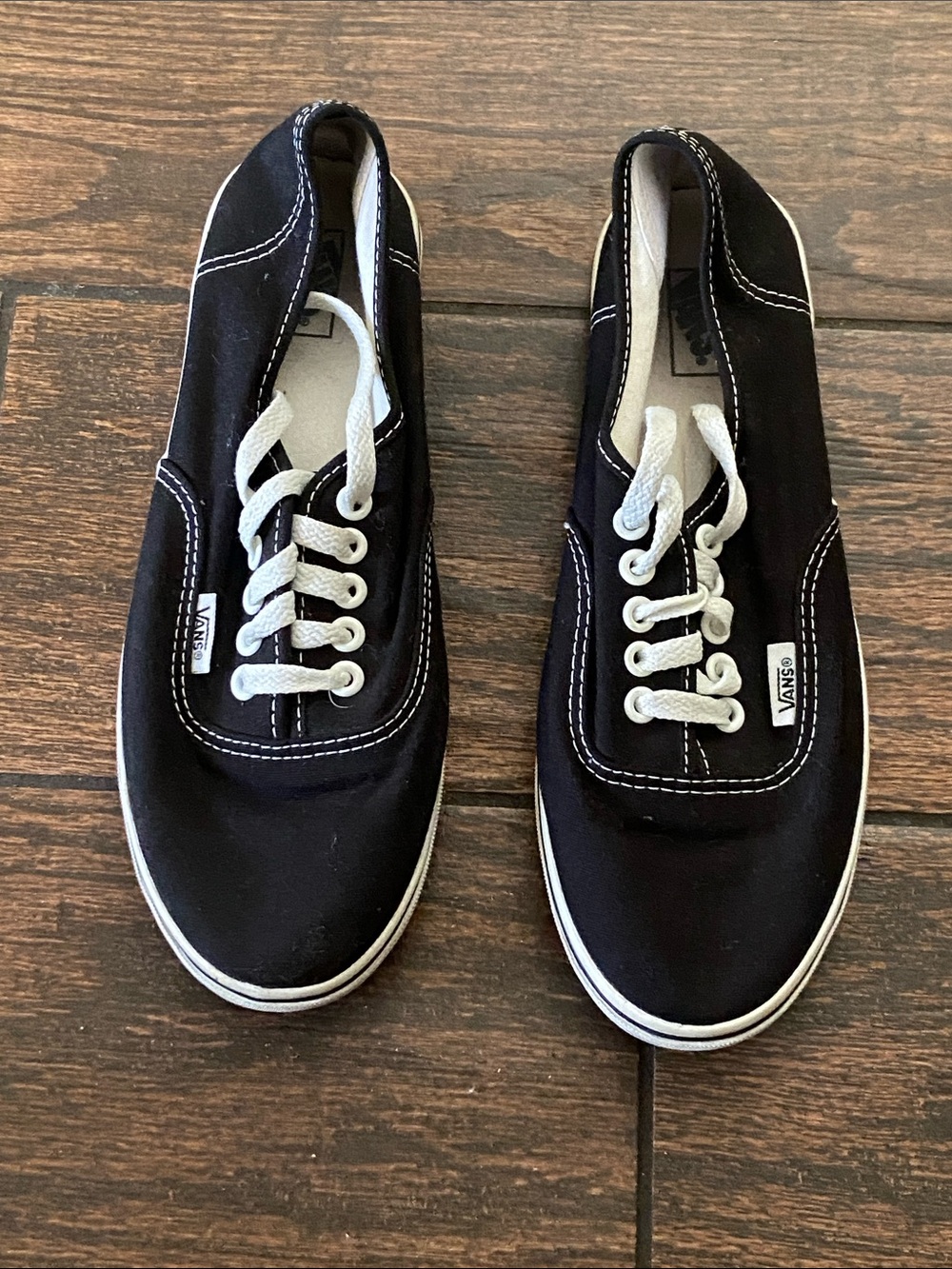 Vans Black Canvas Low-Top Sneakers with White Laces SU 7.0